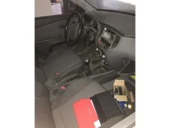 5#3899 Kia Rio e motociclette Yamaha