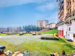 #25608 Laboratorio artigianale con corte
