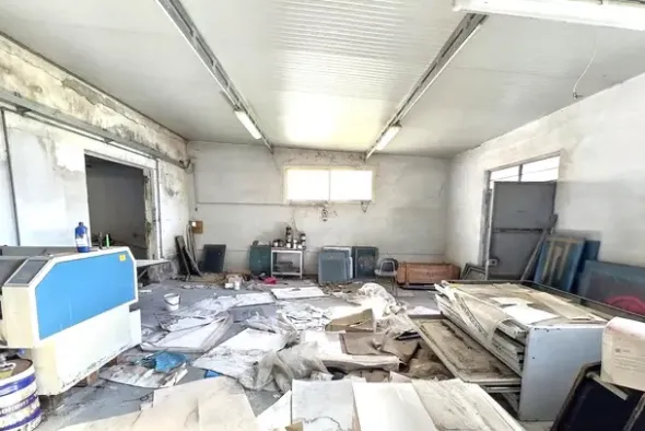 #25560 Laboratorio artigiano con corte in centro città