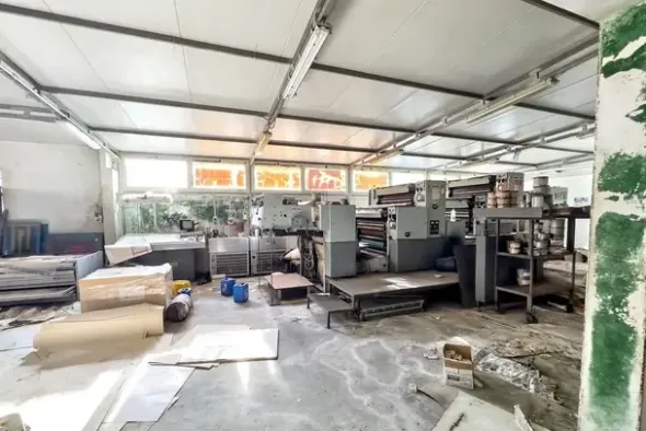 #25560 Laboratorio artigiano con corte in centro città