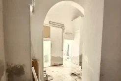 #25560 Laboratorio artigiano con corte in centro città