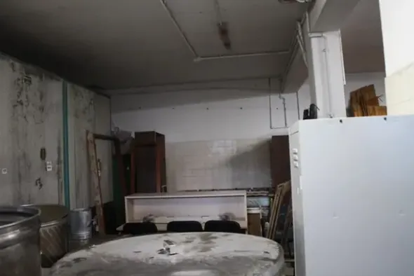 #11750 Laboratorio con magazzino al piano seminterrato