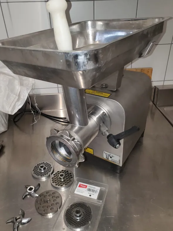 LABORATORIO LAVORAZIONE CARNI E SALUMI