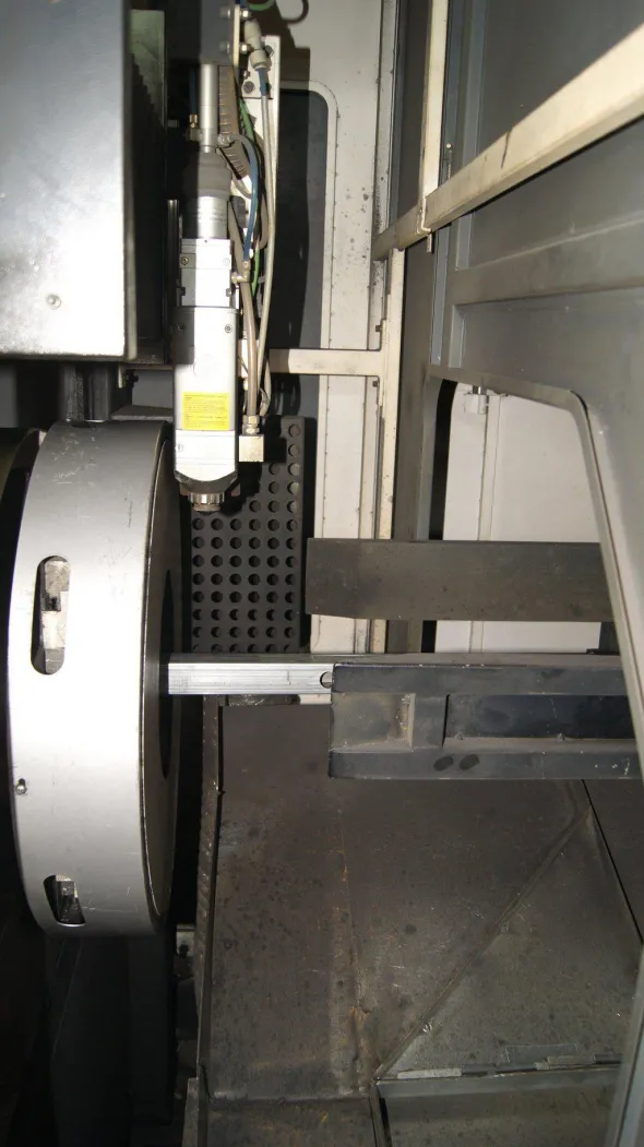 Laser fiber per il taglio di tubi e profili BODOR T230