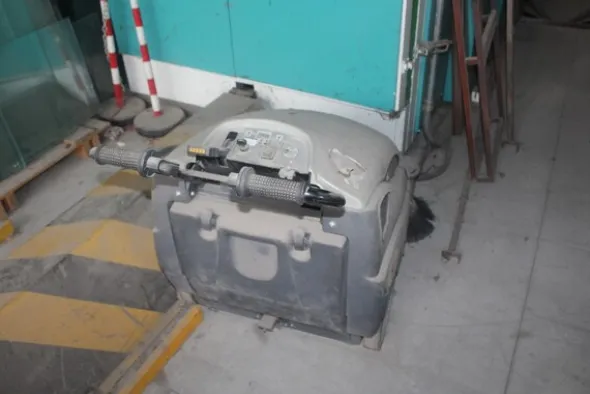 23#5644 Lavapavimenti Karcher e spazzolatrice Silver