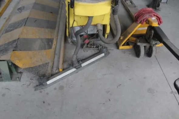 23#5644 Lavapavimenti Karcher e spazzolatrice Silver