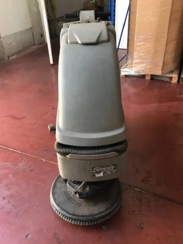 3#5397 Lavasciuga pavimenti Comac Simpla 50BT