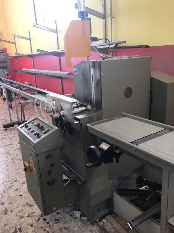 LAVORAZIONE FERRO E ALLUMINIO