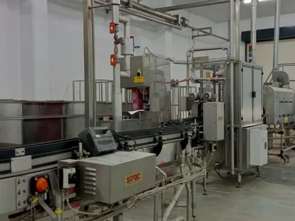 LC545 Linea di imbott. usata in HDPE per lattiero-cas.