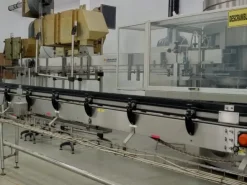 LC545 Linea di imbott. usata in HDPE per lattiero-cas.