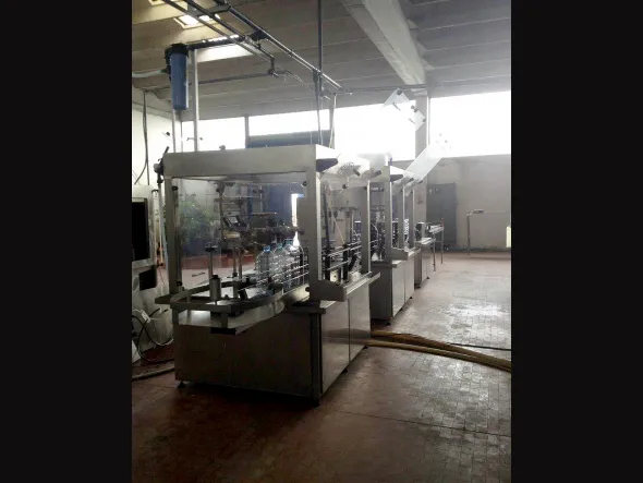 LC565 Linea di riempimento usata per acua - PET 5L