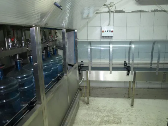 LC618 Linea imbottigliamento automatica usata 18,9L