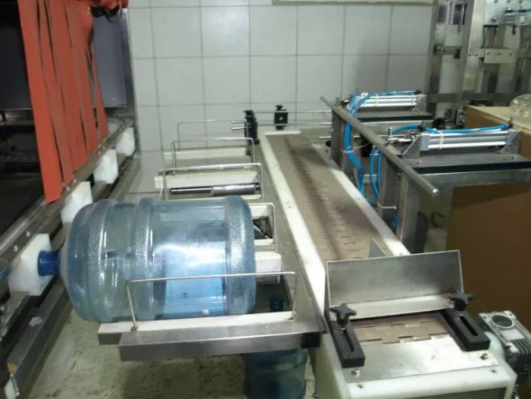 LC618 Linea imbottigliamento automatica usata 18,9L