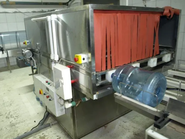 LC618 Linea imbottigliamento automatica usata 18,9L