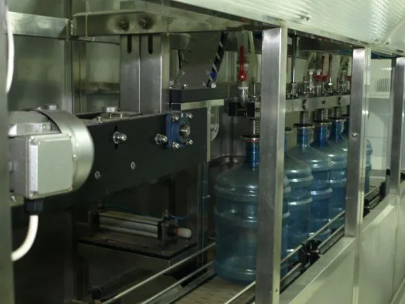 LC618 Linea imbottigliamento automatica usata 18,9L