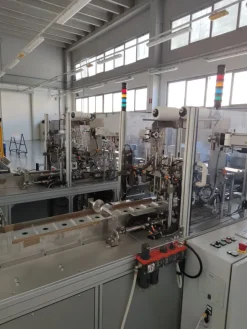 Linea automatica produzione mascherine chirurgiche