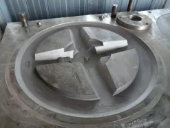 1#4306 Linea di stampi per la produzione di tavolini ribaltabili quadrati e rotondi