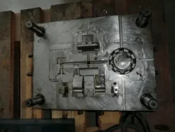 1#4306 Linea di stampi per la produzione di tavolini ribaltabili quadrati e rotondi