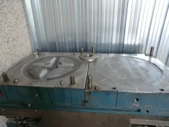 1#4306 Linea di stampi per la produzione di tavolini ribaltabili quadrati e rotondi