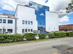 #2517003 Locale commerciale al grezzo con posto auto coperto