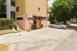 #22395 Locale commerciale al piano sottostrada
