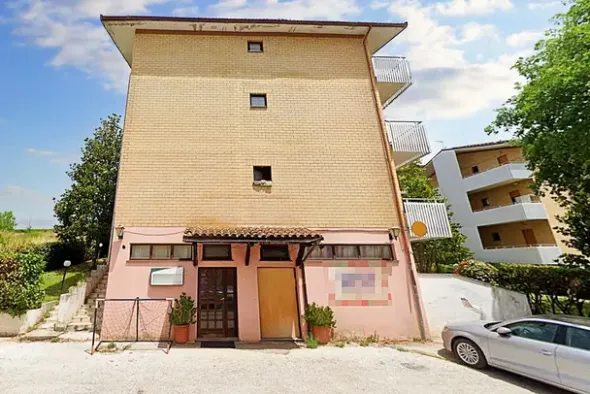 #22395 Locale commerciale al piano sottostrada