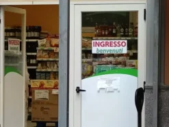 #24009 Locale commerciale a reddito