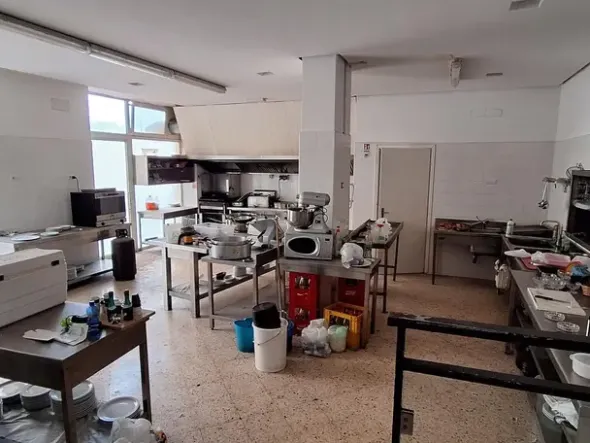 #25353 Locale Commerciale Cat. C/1 176mq con area esterna