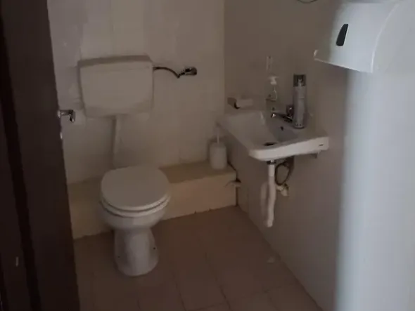 #25353 Locale Commerciale Cat. C/1 176mq con area esterna