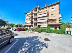 #2536192 Locale commerciale con corte