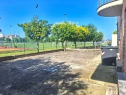 #2536192 Locale commerciale con corte