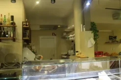 #15249 Locale commerciale con galleria coperta