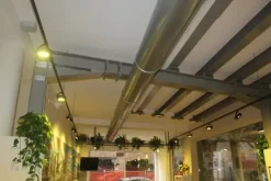 #15249 Locale commerciale con galleria coperta