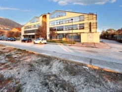 #22982 Locale commerciale con garage (sub 79)