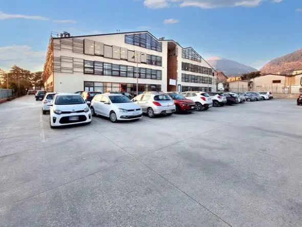 #22982 Locale commerciale con garage (sub 79)