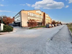 #22982 Locale commerciale con garage (sub 79)
