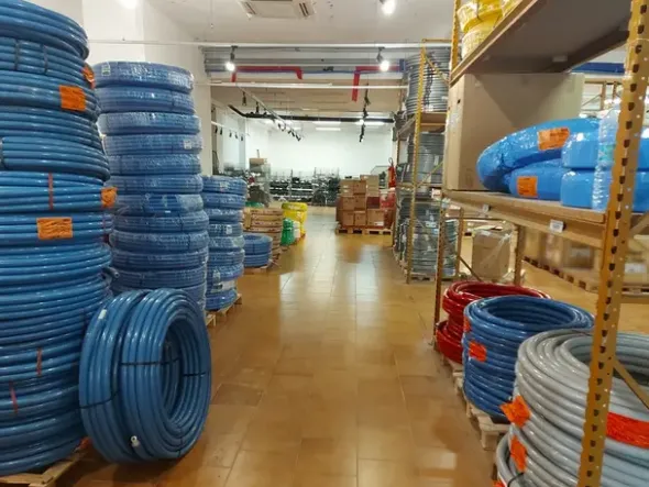 #15119 Locale commerciale con magazzino e uffici