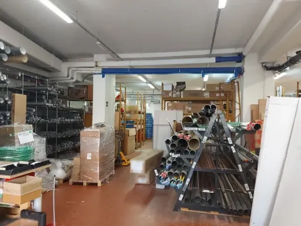 #15119 Locale commerciale con magazzino e uffici