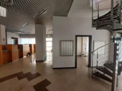 #25196 Locale commerciale con uffici su due livelli in zona semicentrale