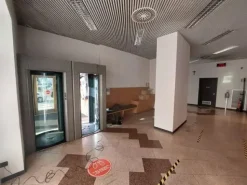 #25196 Locale commerciale con uffici su due livelli in zona semicentrale