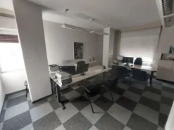 #25196 Locale commerciale con uffici su due livelli in zona semicentrale