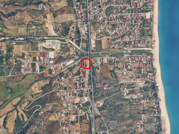 #2639972 Locale commerciale di due piani