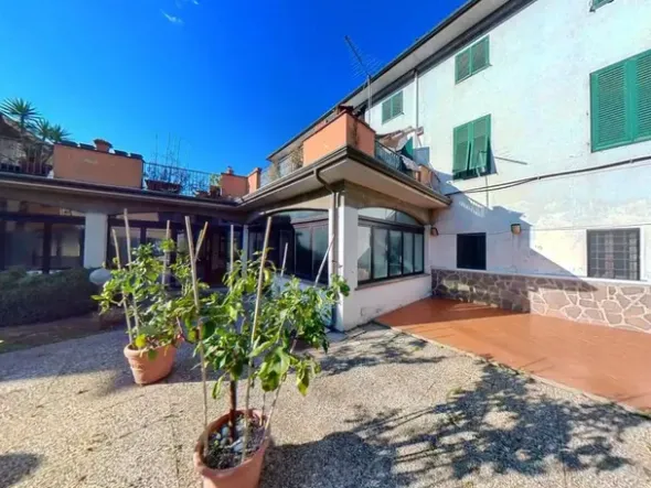 #24699 Locale commerciale "ex pizzeria" con giardino interno