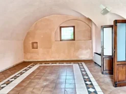 #23550 Locale commerciale ex ristorante con parcheggio e area esterna