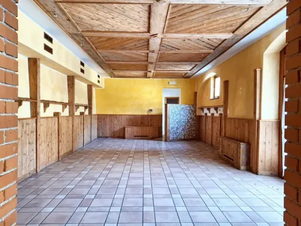 #23550 Locale commerciale ex ristorante con parcheggio e area esterna