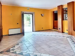 #23550 Locale commerciale ex ristorante con parcheggio e area esterna