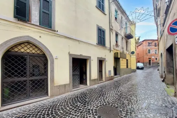 #25306 Locale commerciale in centro storico