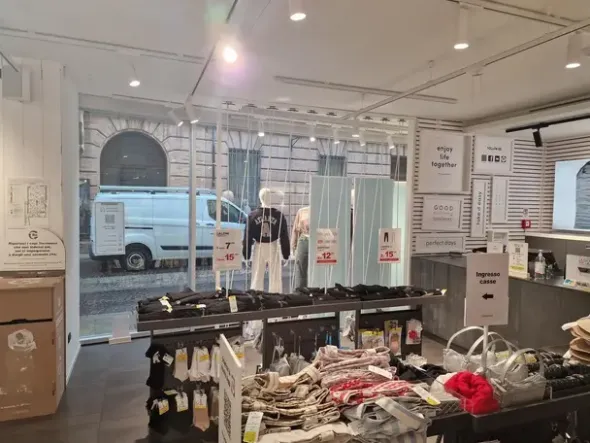 #24661 Locale commerciale in centro storico a Reddito