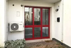 #24650 Locale commerciale in edificio polifunzionale