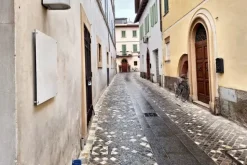 #24782 Locale commerciale in palazzo storico